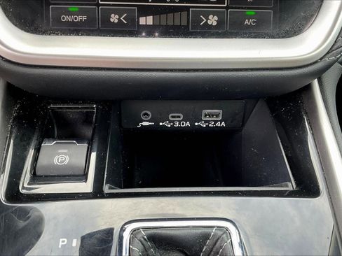 Used 2024 Subaru Outback Premium AWD/4WD image 31