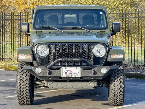 Used 2021 Jeep Gladiator Willys image 9