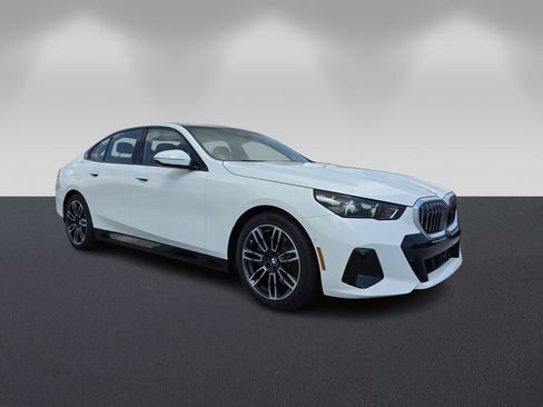 New 2026 BMW 530i RWD image 1