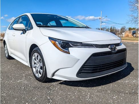 Used 2024 Toyota Corolla LE image 3