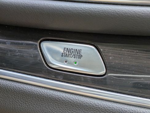 Used 2021 Buick Enclave Essence FWD image 31