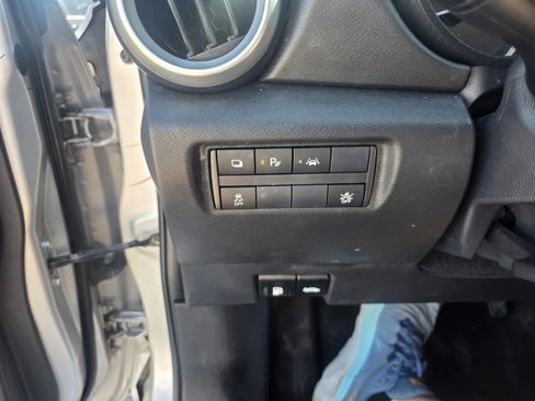 Used 2023 Nissan Versa S w/ Trunk Package image 23