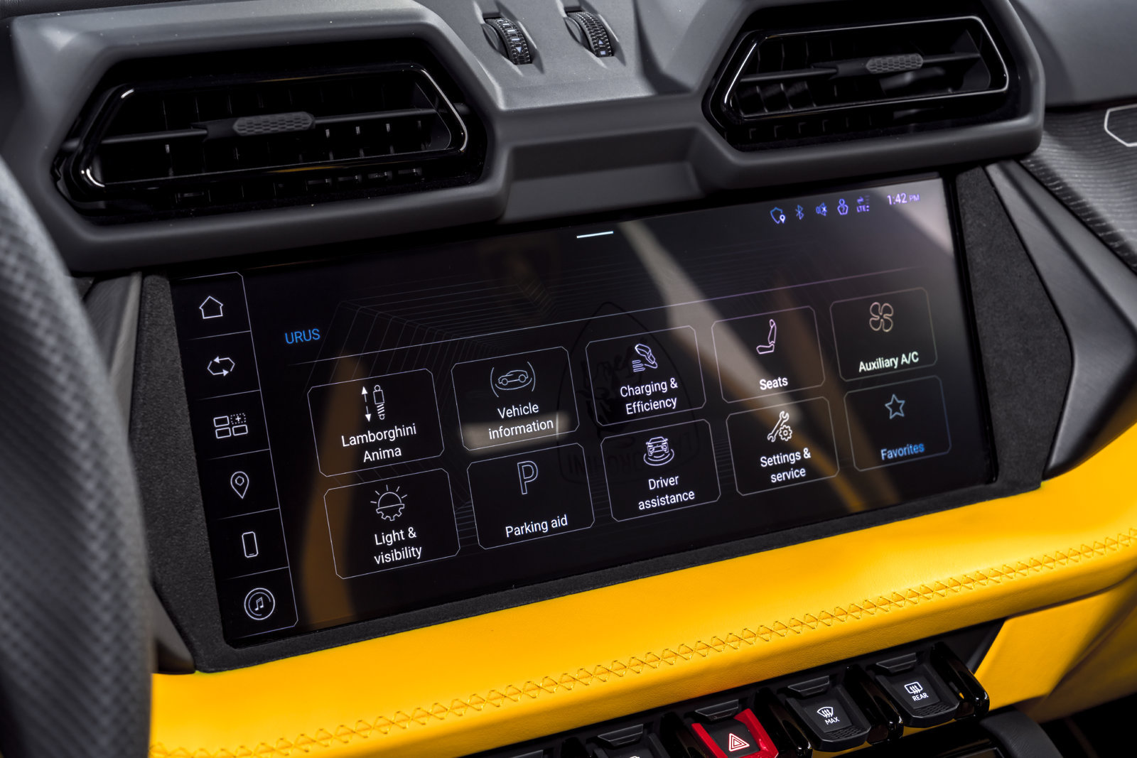 Used 2025 Lamborghini Urus SE AWD/4WD image 67
