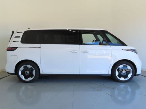 New 2025 Volkswagen ID. Buzz Pro S image 2