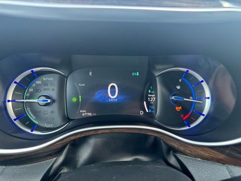 Used 2021 Chrysler Pacifica Limited image 26