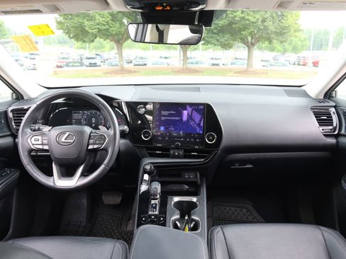 Used 2024 Lexus NX 250 FWD image 17