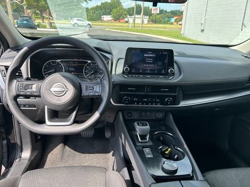 Used 2024 Nissan Rogue SV AWD/4WD image 11