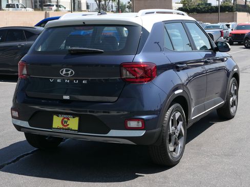 Used 2026 Hyundai Venue SEL FWD image 3