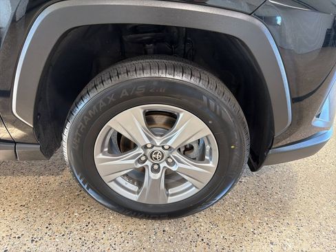 Used 2022 Toyota RAV4 LE AWD/4WD image 28