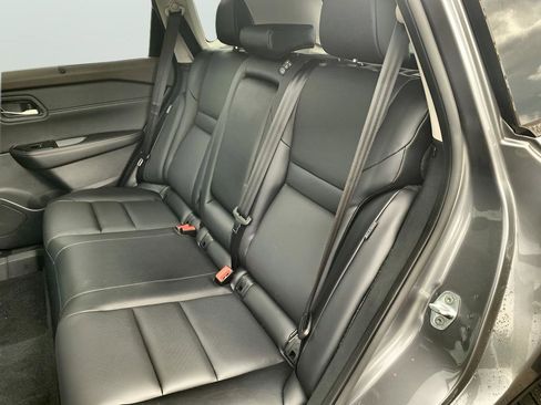 Used 2022 Nissan Rogue SV w/ SV Premium Package image 24