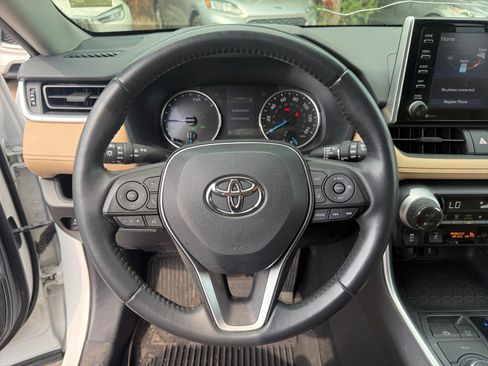 Used 2021 Toyota RAV4 XLE w/ Convenience Package AWD/4WD image 9