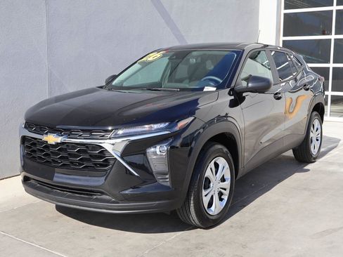 Used 2026 Chevrolet Trax LS FWD image 1