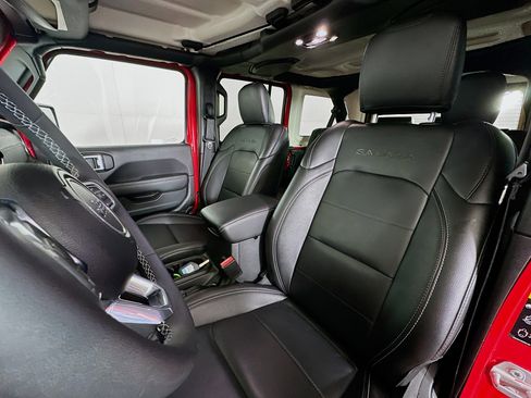 Used 2023 Jeep Wrangler Sahara image 13