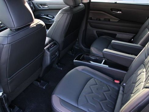 New 2026 Nissan Pathfinder Platinum image 28