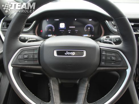 Used 2023 Jeep Grand Cherokee L Limited AWD/4WD image 15