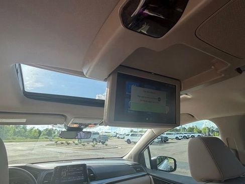Used 2023 Honda Odyssey Touring image 19