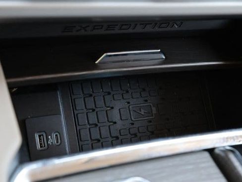 Used 2022 Ford Expedition Limited AWD/4WD image 21