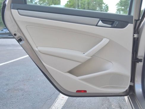 Used 2015 Volkswagen Passat TDI SE FWD image 13