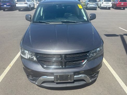 Used 2018 Dodge Journey Crossroad w/ Nav & Sun Group FWD image 2
