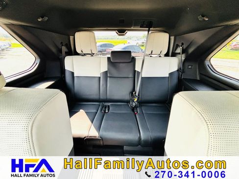 Used 2025 Toyota Sequoia Capstone AWD/4WD image 29