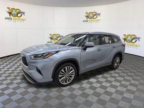 Used 2021 Toyota Highlander Platinum AWD/4WD image 4