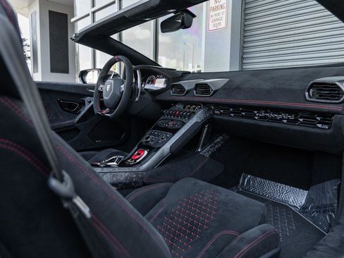 Used 2018 Lamborghini Huracan Performante image 2