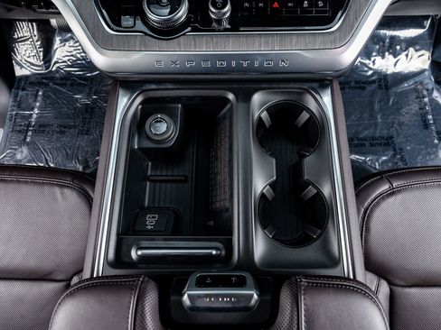 Used 2025 Ford Expedition Platinum w/ Platinum Ultimate Package image 27