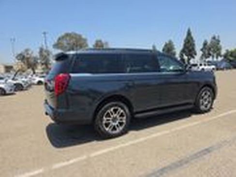 Used 2025 Ford Expedition Active AWD/4WD image 4