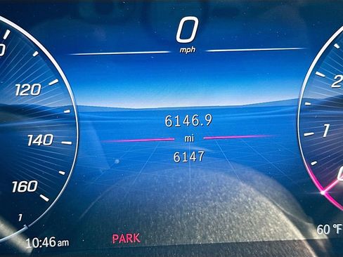 Used 2025 Mercedes-Benz GLC 300 image 12