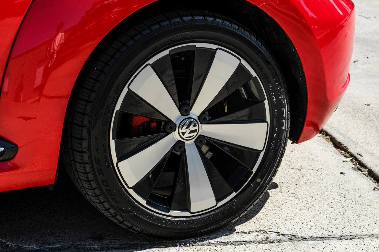 Used 2013 Volkswagen Beetle 2.0T FWD image 40