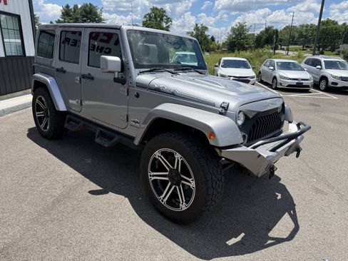 Used 2014 Jeep Wrangler Unlimited Sahara AWD/4WD image 5