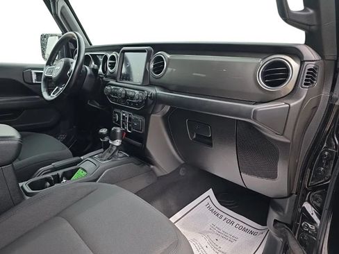 Used 2019 Jeep Wrangler Unlimited Sahara w/ Uconnect 4C Nav & Sound Group AWD/4WD image 18