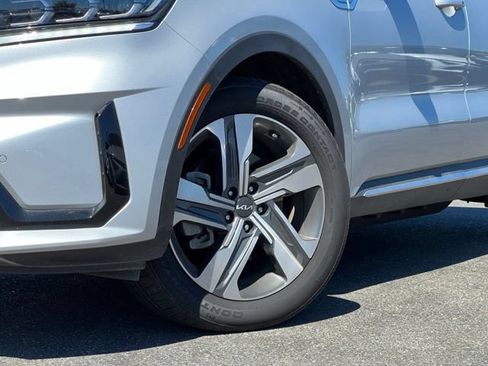 Certified 2023 Kia Sorento SX Prestige AWD/4WD image 2