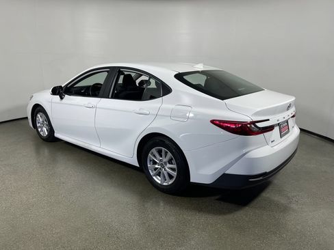 Used 2025 Toyota Camry LE FWD image 5
