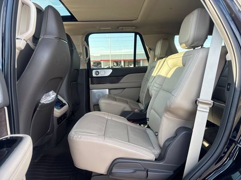 Used 2023 Lincoln Navigator Reserve AWD/4WD image 14
