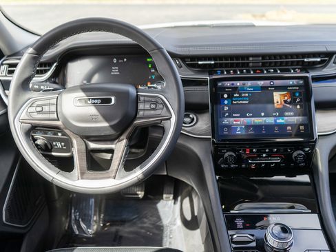 Used 2022 Jeep Grand Cherokee Limited 4xe w/ Luxury Tech Group II image 13