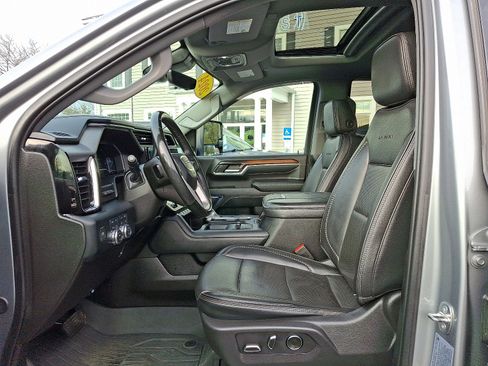 Used 2024 GMC Sierra 3500 Denali w/ Denali Reserve Package image 13