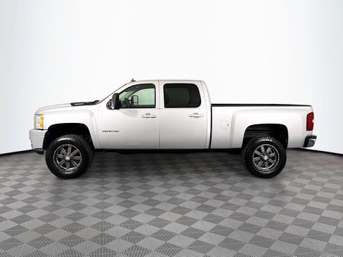 Used 2011 Chevrolet Silverado 2500 LTZ w/ LTZ Plus Package AWD/4WD image 4