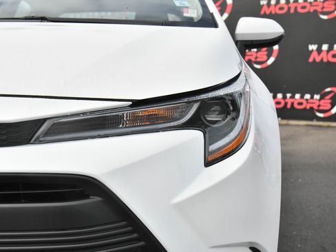 Used 2025 Toyota Corolla LE image 11