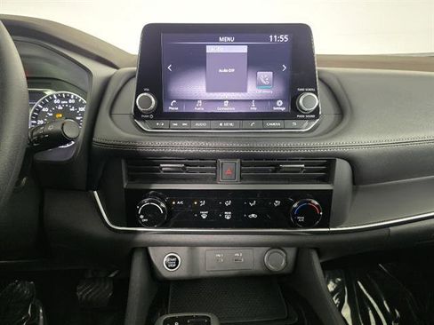 Used 2023 Nissan Rogue S image 33