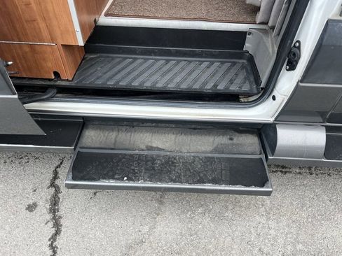 Used 2008 Dodge Sprinter 2500 w/ Trailer Tow Group image 41