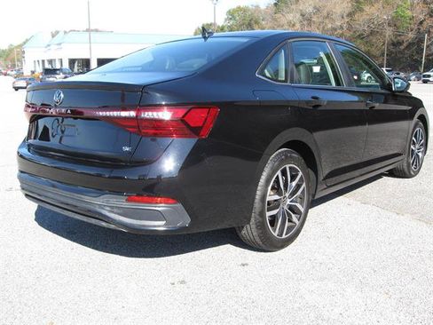 Used 2025 Volkswagen Jetta SE image 11