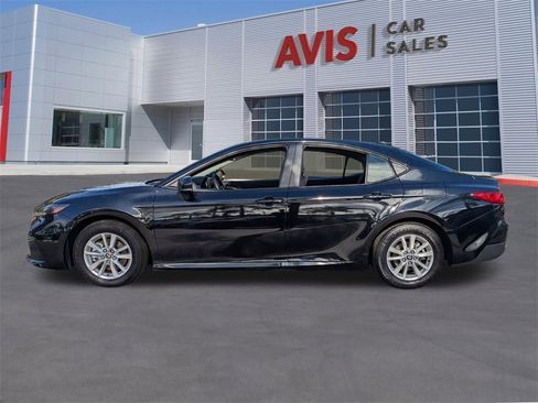 Used 2025 Toyota Camry LE image 10