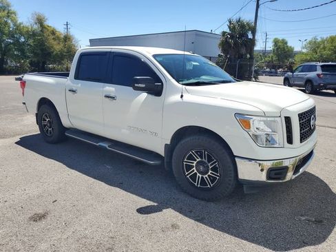 Used 2019 Nissan Titan SV w/ SV Convenience Package image 1