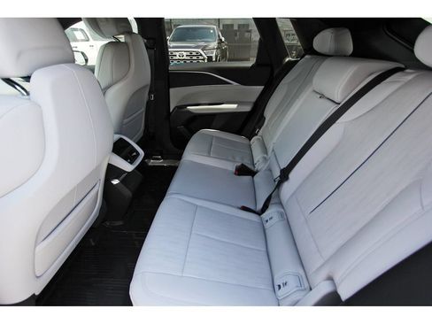 New 2026 Cadillac Lyriq Luxury AWD/4WD image 7