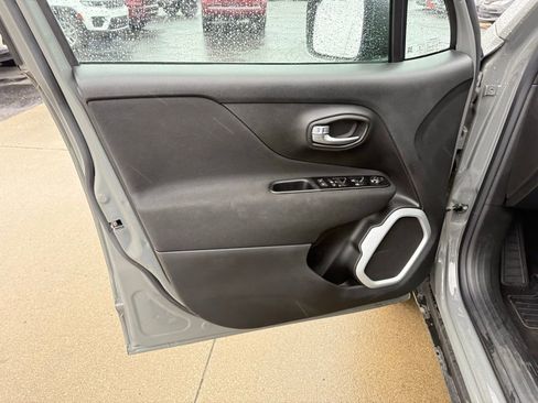 Used 2021 Jeep Renegade Latitude AWD/4WD image 13