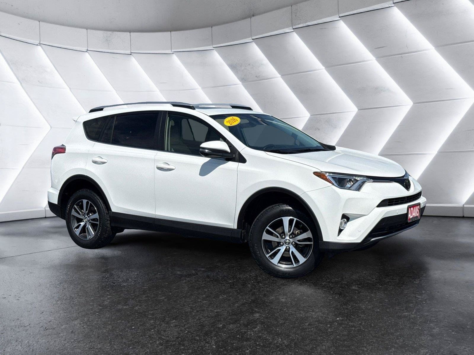 Used 2016 Toyota RAV4 XLE w/ Convenience Package FWD image 1