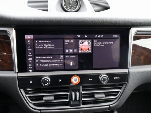 New 2026 Porsche Macan image 23