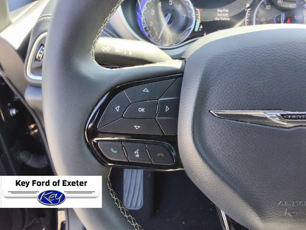 Used 2025 Chrysler Pacifica Limited FWD image 24