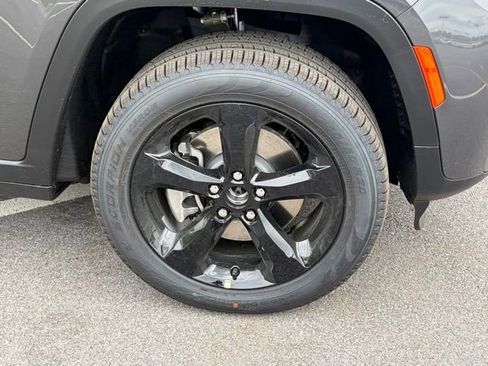 New 2026 Jeep Grand Cherokee L Limited AWD/4WD image 10